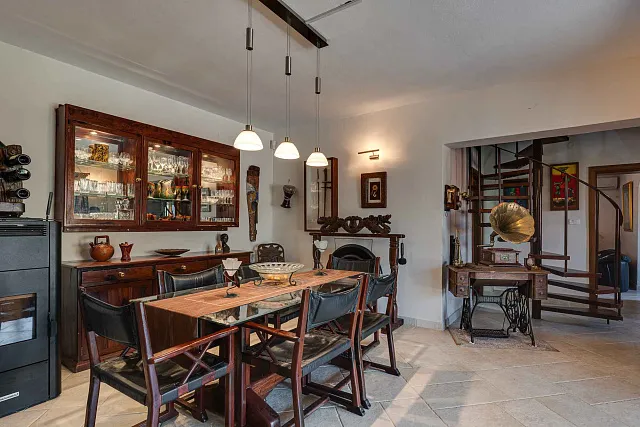 Exclusive Modern House with Authentic Character, Wine Cellar and Panoramic Views — photo 7